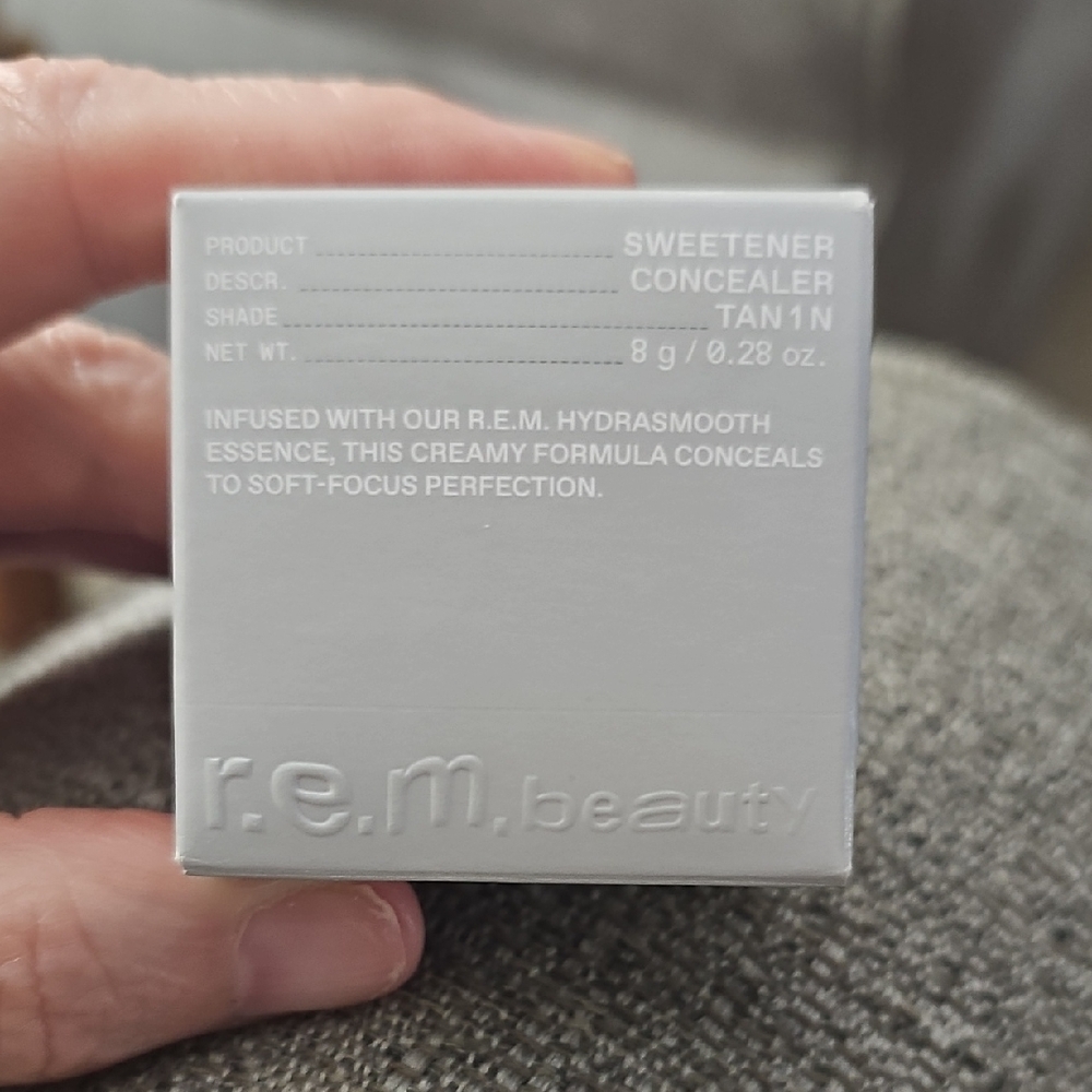 R.E.M. Beauty Sweetener Concealer in Tan